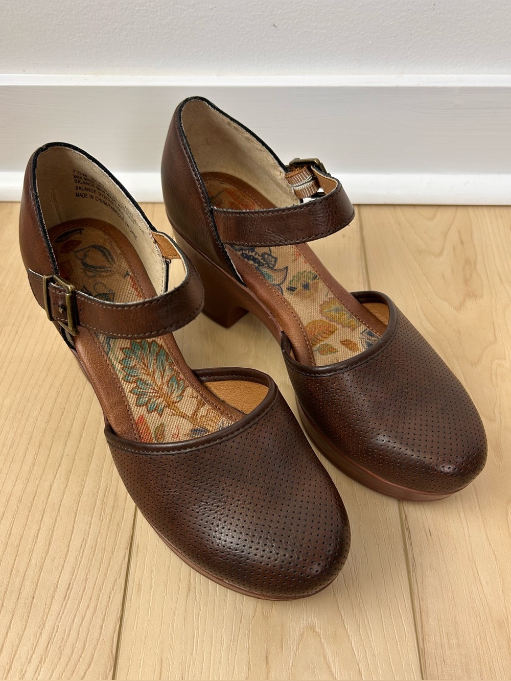 b.o.c. “Gia” Brown Mary-Jane Platform Clogs / Heels / Shoes Size 7.5